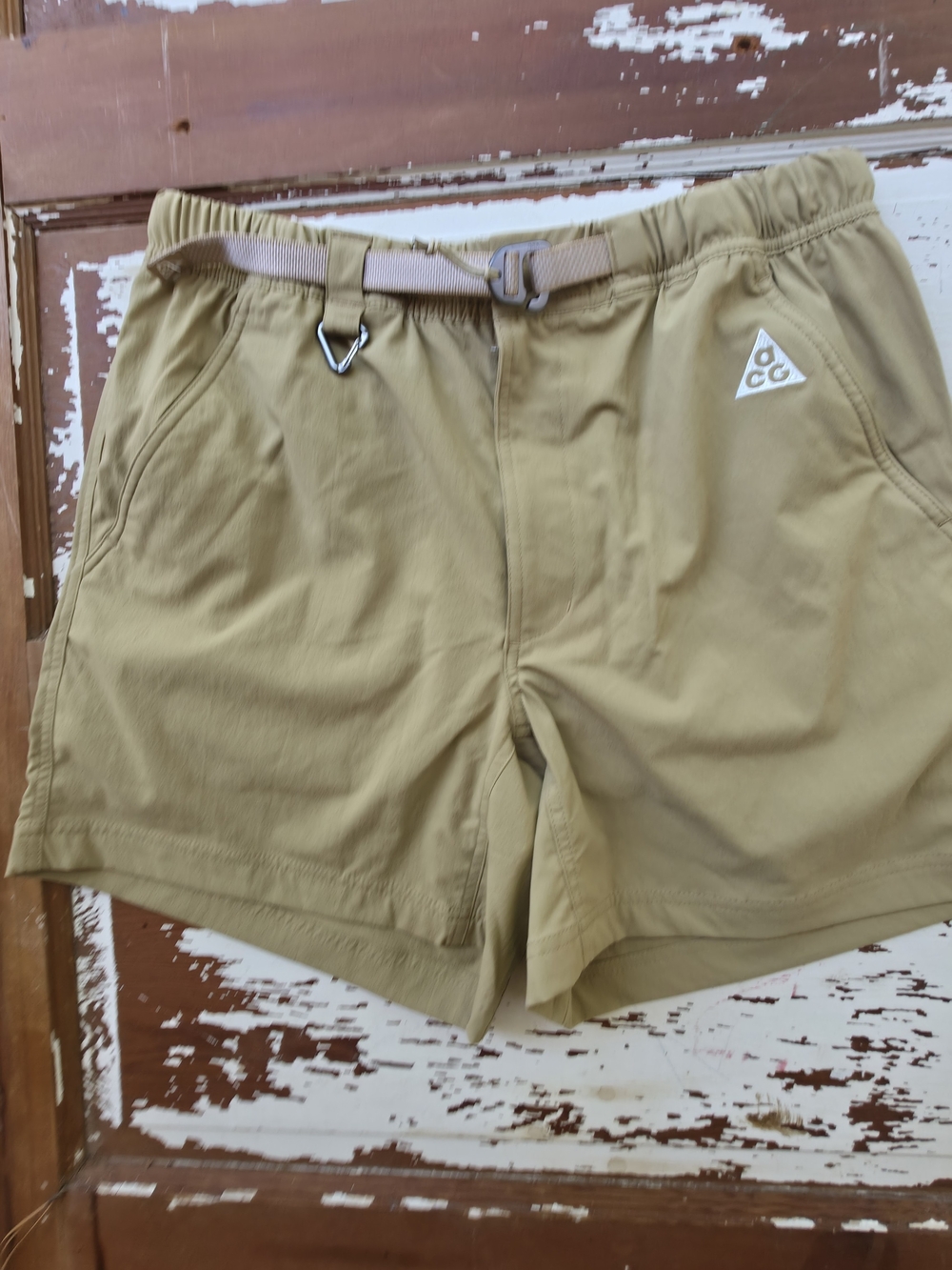 Nike ACG Hike Shorts Men’s Medium Khaki Tan Loose Fit NWT $100